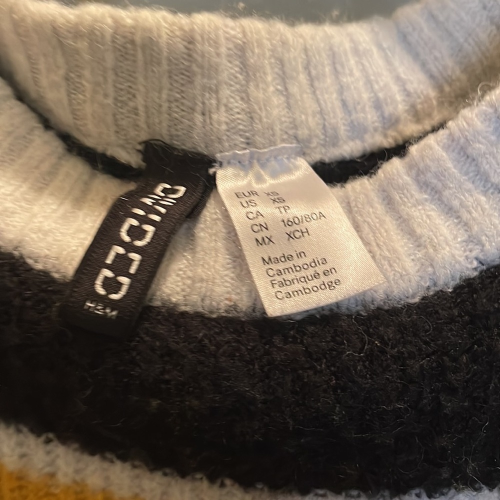 Sweater - Picture 4 of 4